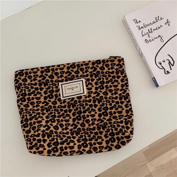 cosmetic bags & cases women's portable bag 2021 designer leopard print canvas organizer pouch toiletry for travel gift
cosmetic bags & cases women's portable bag 2021 designer leopard print canvas organizer pouch toiletry for travel gift