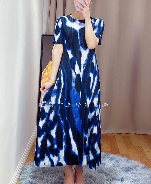 dress miyake fashion print short sleeve o-neck big a-line, Black;gray
dress miyake fashion print short sleeve o-neck big a-line, Black;gray