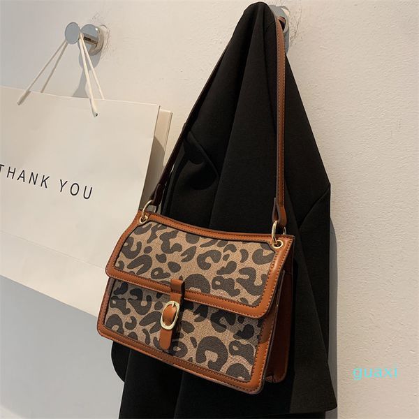 net red single shoulder women's autumn and winter fashion armpit leopard pattern messenger bag
net red single shoulder women's autumn and winter fashion armpit leopard pattern messenger bag