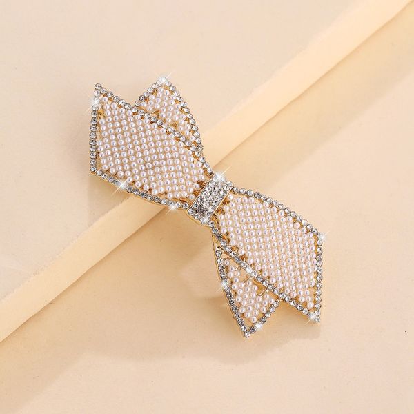 fashion, simple personality, electroplated geometric butterfly pearl clip headdress, Golden;silver
fashion, simple personality, electroplated geometric butterfly pearl clip headdress, Golden;silver