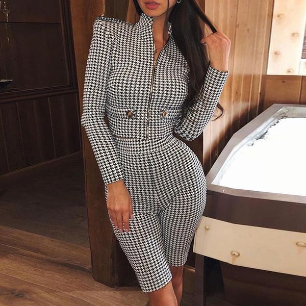 women's tracksuits long sleeve stand collar zipper short black plaid knee length pants two piece set for women 2021 spring autumn, Gray
women's tracksuits long sleeve stand collar zipper short black plaid knee length pants two piece set for women 2021 spring autumn, Gray