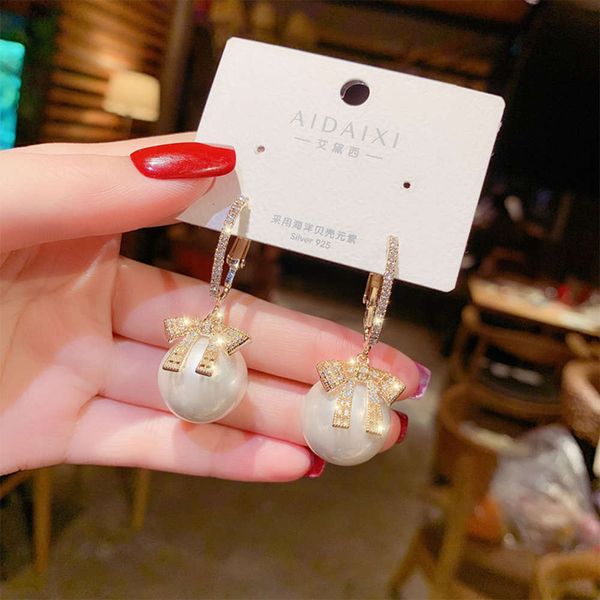 2021 new inlaid with bowknot pearl temperament fashion advanced sense trend earrings for women, Black
2021 new inlaid with bowknot pearl temperament fashion advanced sense trend earrings for women, Black