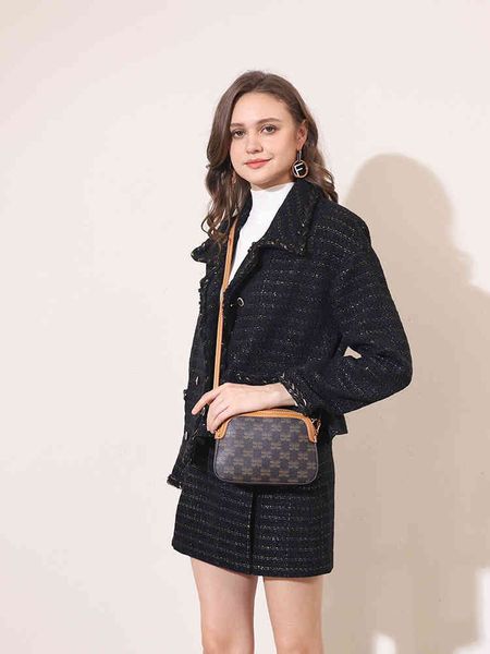 handbag autumn and winter women's bag 2021 fashion old flower diagonal versatile shell shoulder small printing, Black;red
handbag autumn and winter women's bag 2021 fashion old flower diagonal versatile shell shoulder small printing, Black;red