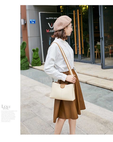 2020 new fashion simple hand trendy temperament hit color shoulder messenger classic wild female bag
2020 new fashion simple hand trendy temperament hit color shoulder messenger classic wild female bag