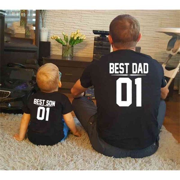 a family of three: simple short t-shirt, fashionable summer dress, western style, half sleeve, Black;white
a family of three: simple short t-shirt, fashionable summer dress, western style, half sleeve, Black;white