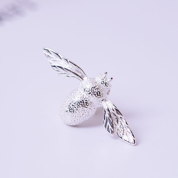 vla 925 silver clothing accessories creative cute bee brooch men and women temperament fashion insect collar pin, Gray
vla 925 silver clothing accessories creative cute bee brooch men and women temperament fashion insect collar pin, Gray