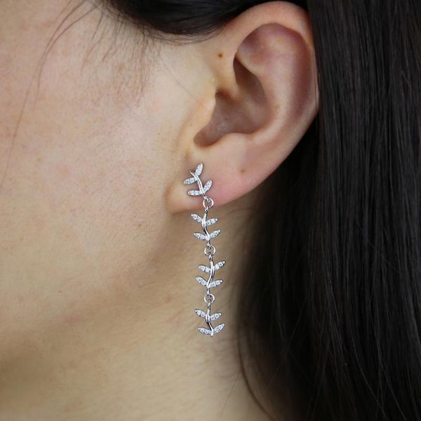 dangle & chandelier 2021 wholesale gold silver color leaf earrings female fashion filigree jewelry simple long tassel for women gift
dangle & chandelier 2021 wholesale gold silver color leaf earrings female fashion filigree jewelry simple long tassel for women gift