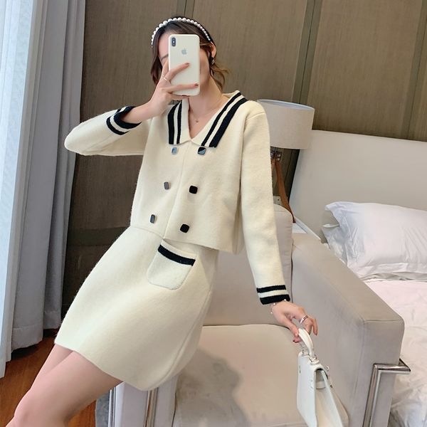 high-quality sheep cashmere autumn and winter contrast color knitted two-piece female high-waisted slim small fragrance suit 210412, White;black
high-quality sheep cashmere autumn and winter contrast color knitted two-piece female high-waisted slim small fragrance suit 210412, White;black