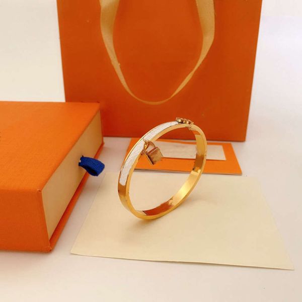luxury designer fashion bangle women's or men's h classic bracelet love designs leather bag pendant couple jewelry supply statemen, Black
luxury designer fashion bangle women's or men's h classic bracelet love designs leather bag pendant couple jewelry supply statemen, Black