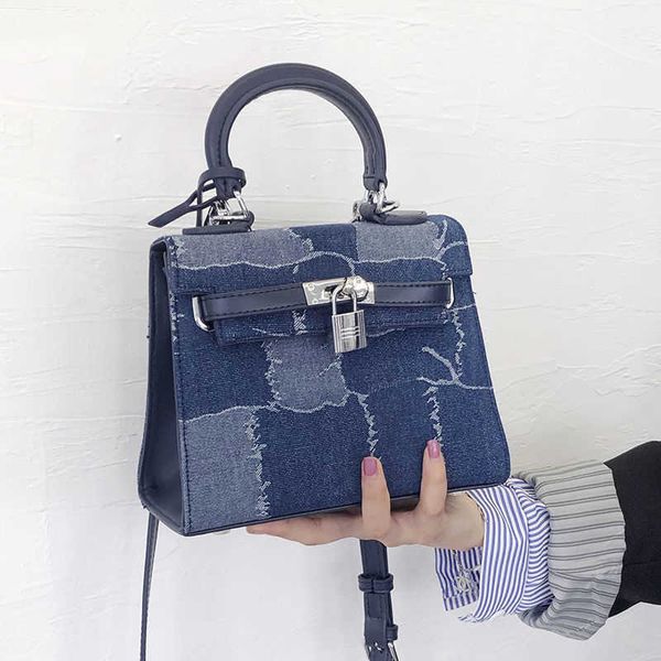 2021 feeling fashion niche advanced design women's autumn and winter high capacity denim carrying bag luxuryss designerss yw
2021 feeling fashion niche advanced design women's autumn and winter high capacity denim carrying bag luxuryss designerss yw