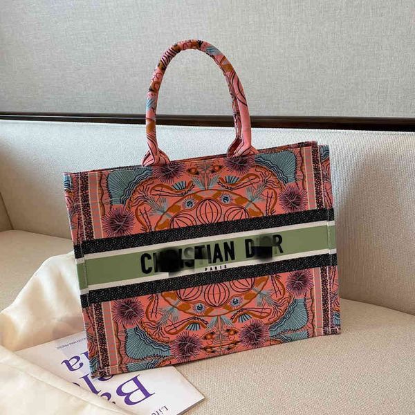 2022 latest models handbag wholesale hands business commuting embroidery large capacity women's
2022 latest models handbag wholesale hands business commuting embroidery large capacity women's