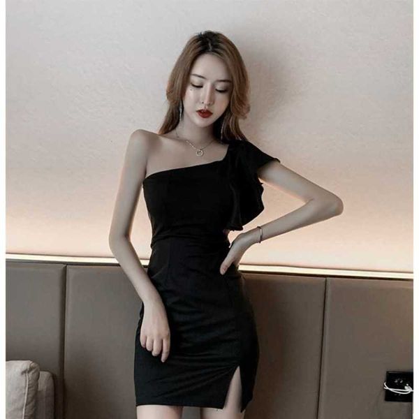 autumn style dress with slant collar and one shoulder lotus leaf sleeve, Black;gray
autumn style dress with slant collar and one shoulder lotus leaf sleeve, Black;gray