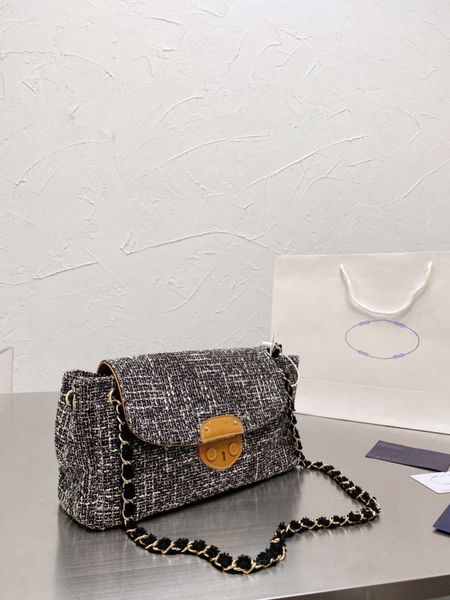 2021 shoulder bag ladies fashion denim canvas retro leather smooth all-match style chain shoulder strap high-end brand temperament
2021 shoulder bag ladies fashion denim canvas retro leather smooth all-match style chain shoulder strap high-end brand temperament