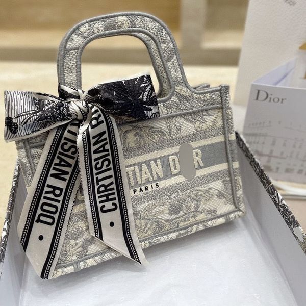 2021 new 3d tiger embossed embroidery canvas embroidery handbag crossbody bag ysj
2021 new 3d tiger embossed embroidery canvas embroidery handbag crossbody bag ysj