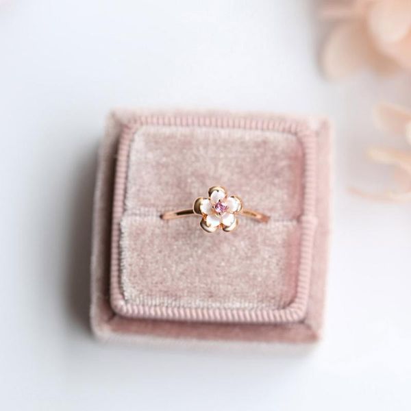 cluster rings mobuy sakura 925 silver ring for women natural shell little flower 18k rose gold plated fine jewelry female mbri087, Golden;silver
cluster rings mobuy sakura 925 silver ring for women natural shell little flower 18k rose gold plated fine jewelry female mbri087, Golden;silver