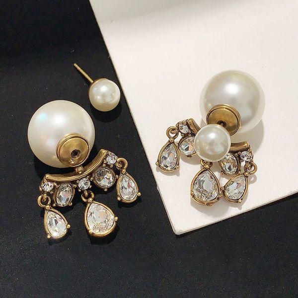 2021 new d pearl earrings with advanced sense, fashionable temperament and simple style luxurys designers jewelry, Golden;silver
2021 new d pearl earrings with advanced sense, fashionable temperament and simple style luxurys designers jewelry, Golden;silver