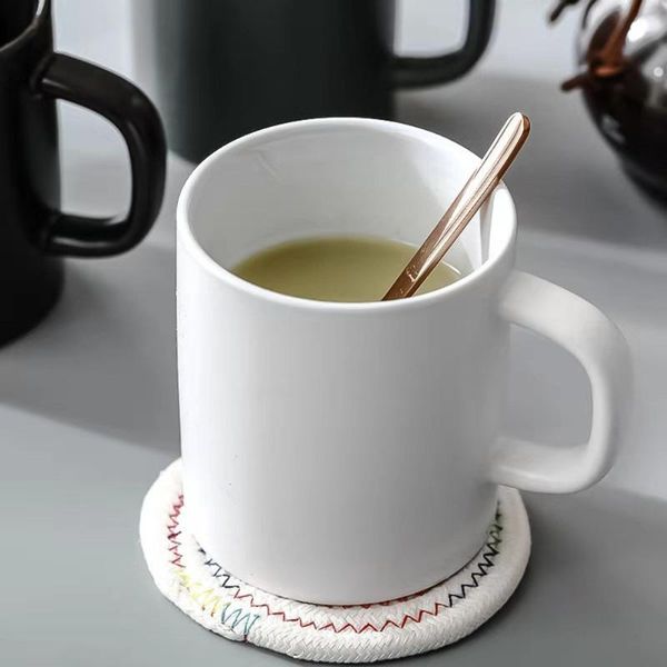 mugs 450ml simple-grip ceramic cup, available in white, green and black. commonly used for kitchen, living room office workers.
mugs 450ml simple-grip ceramic cup, available in white, green and black. commonly used for kitchen, living room office workers.
