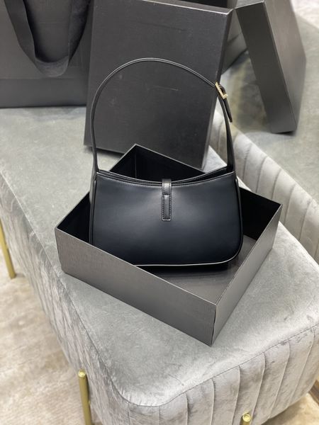 2021 new fashion temperament underarm bag high-end material super large capacity single shoulder bag trend all kinds of vintage handbags
2021 new fashion temperament underarm bag high-end material super large capacity single shoulder bag trend all kinds of vintage handbags