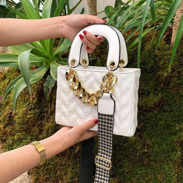 french minority bag women's summer 2021 new trendy foreign style broadband messenger net red portable diana
french minority bag women's summer 2021 new trendy foreign style broadband messenger net red portable diana