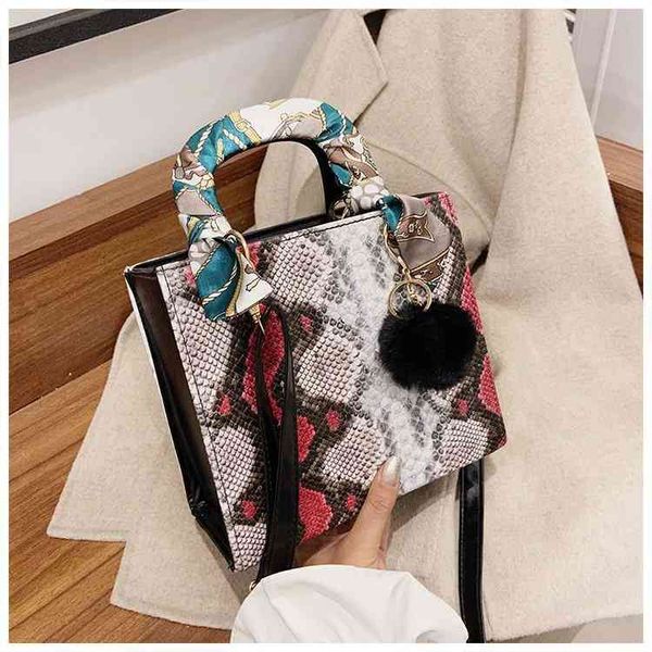 2021 new snake pattern women's bag street trend handbag contrast color single shoulder messenger bag female diana bag
2021 new snake pattern women's bag street trend handbag contrast color single shoulder messenger bag female diana bag