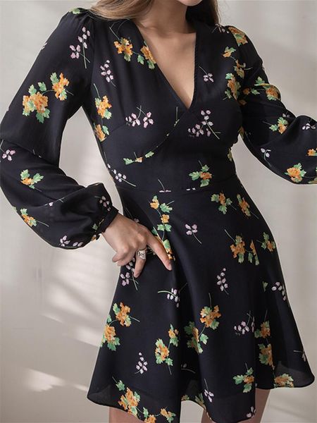 casual dresses 100% silk mini dress women's campanula flower print v-neck long sleeve 2021 female robe, Black;gray
casual dresses 100% silk mini dress women's campanula flower print v-neck long sleeve 2021 female robe, Black;gray