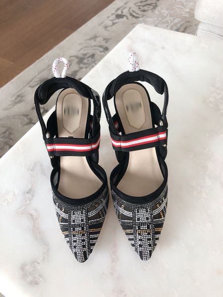 2021 good quality fashion women luxurys designers shoes designer sandals womens luxury high heels sandal dress shoess with box size 35-41 -n, Black
2021 good quality fashion women luxurys designers shoes designer sandals womens luxury high heels sandal dress shoess with box size 35-41 -n, Black