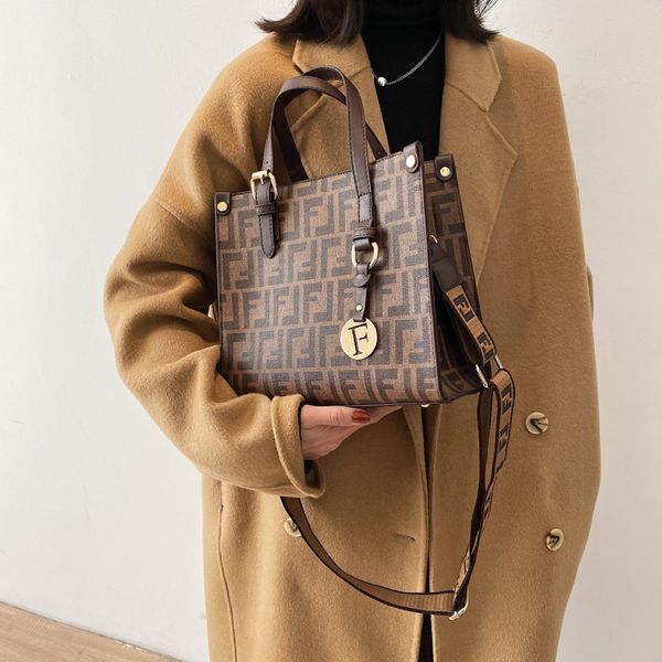 luxury handbags briefcase spring 2021 new business commuting simple single shoulder diagonal span portable pu women's bag
luxury handbags briefcase spring 2021 new business commuting simple single shoulder diagonal span portable pu women's bag