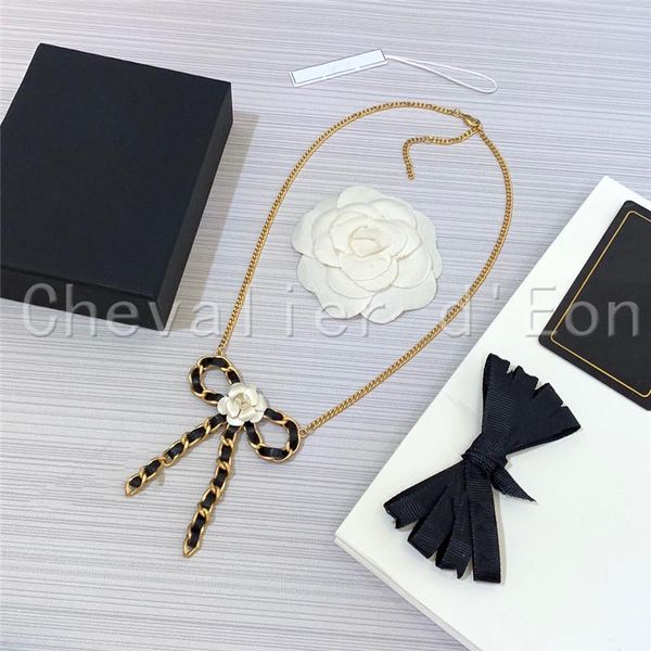 pendant necklaces chevalier d'eon classic brand fashion jewelry for women vintage metal neckalce gold chain leather butterfly bowknot n, Silver
pendant necklaces chevalier d'eon classic brand fashion jewelry for women vintage metal neckalce gold chain leather butterfly bowknot n, Silver