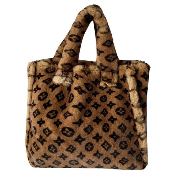 handbag 2021 autumn/winter bag model temperament goddess large-capacity hand-carried fur fluffy female bags
handbag 2021 autumn/winter bag model temperament goddess large-capacity hand-carried fur fluffy female bags