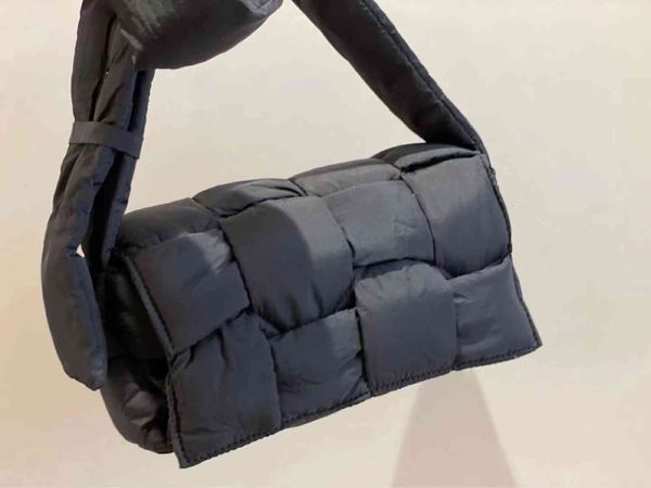 handbag 2021 autumn and winter family b down jacket bread women's bag fashion versatile pillow woven single shoulder messenger, Black;red
handbag 2021 autumn and winter family b down jacket bread women's bag fashion versatile pillow woven single shoulder messenger, Black;red
