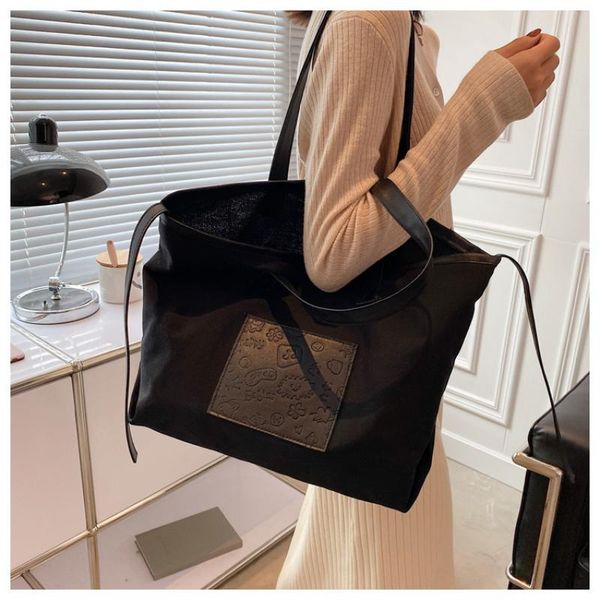 evening bags women's panelled canvas bag large-capacity casual shoulder female student handbag luxury designer solid color
evening bags women's panelled canvas bag large-capacity casual shoulder female student handbag luxury designer solid color