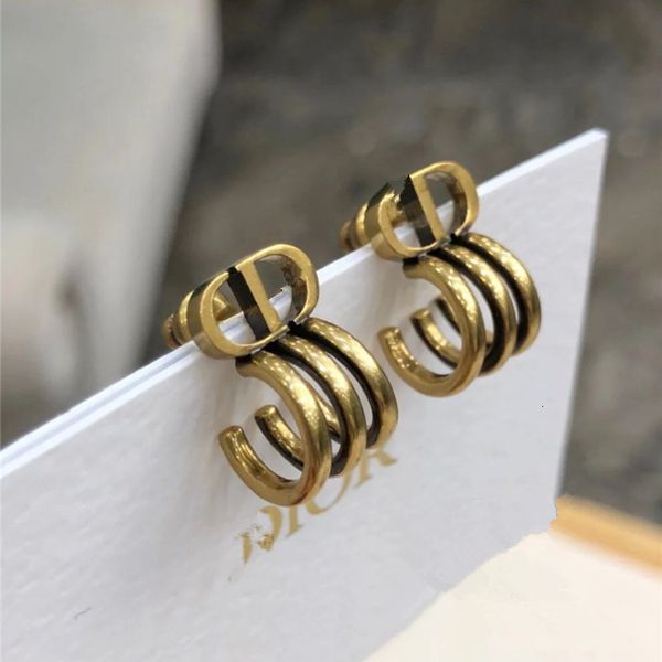 2021 designers women's earringscool dijia's new style cd letter bai da xiaoxiangfeng cat claw simple female, Golden
2021 designers women's earringscool dijia's new style cd letter bai da xiaoxiangfeng cat claw simple female, Golden