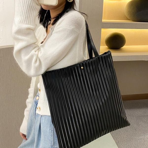evening bags 2021 elegant women pleated pu handbags female large capacity tote solid color striped travel bag ladies shopping
evening bags 2021 elegant women pleated pu handbags female large capacity tote solid color striped travel bag ladies shopping