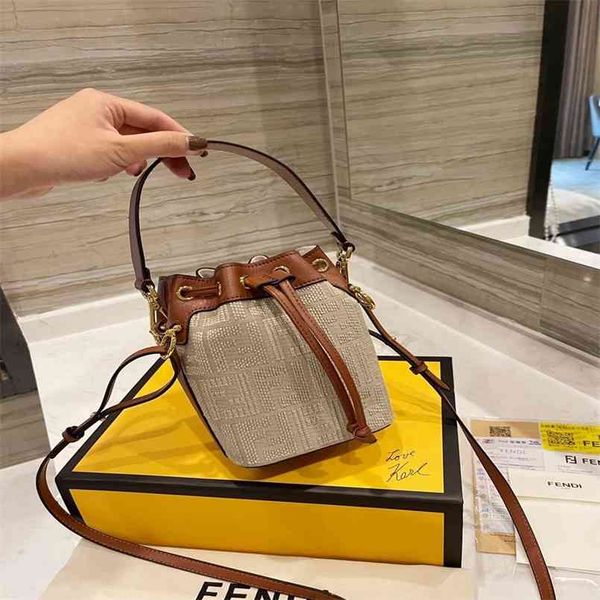 2021 trend fashion mini single shoulder bucket bag printing hand rope sling versatile small luxuryss designerss yw
2021 trend fashion mini single shoulder bucket bag printing hand rope sling versatile small luxuryss designerss yw