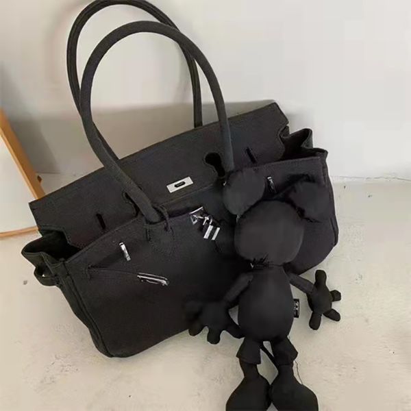 designer tote luxury shoulder bags large capacity handbags underarm bag canvas lady purse individuality silver lock cool denim bag inside pa
designer tote luxury shoulder bags large capacity handbags underarm bag canvas lady purse individuality silver lock cool denim bag inside pa