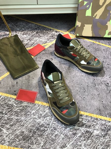 2021 men women luxurys designers shoes casual leather sneaker embroidery classic trainers 35-46, Black;red
2021 men women luxurys designers shoes casual leather sneaker embroidery classic trainers 35-46, Black;red