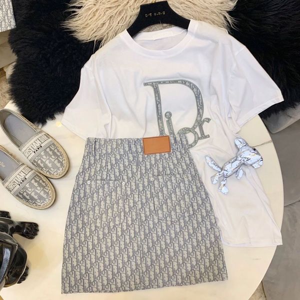 designer brand women dress suit tracksuits two pieces suits t shirt and pleated skirt for lady fashion outwears dresses with button letters, White
designer brand women dress suit tracksuits two pieces suits t shirt and pleated skirt for lady fashion outwears dresses with button letters, White