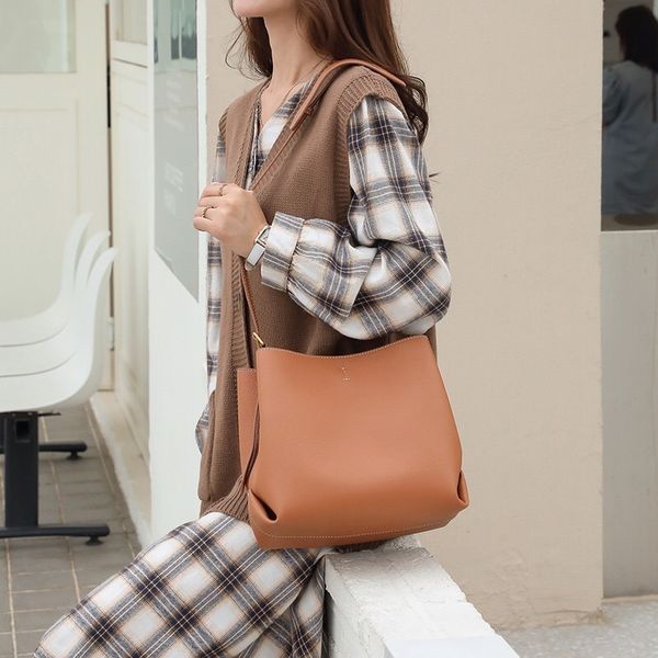 70% off design hand korean head bucket leather women's bag 2021 new commuter large capacity tote single shoulder messenger bag ogq5
70% off design hand korean head bucket leather women's bag 2021 new commuter large capacity tote single shoulder messenger bag ogq5