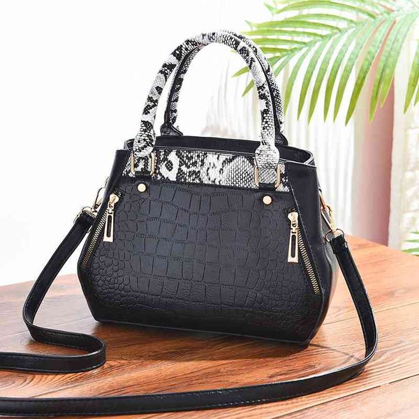 messenger bag small square bag women's bag handbag pu leather simple trend single shoulder bags women handbags designers
messenger bag small square bag women's bag handbag pu leather simple trend single shoulder bags women handbags designers