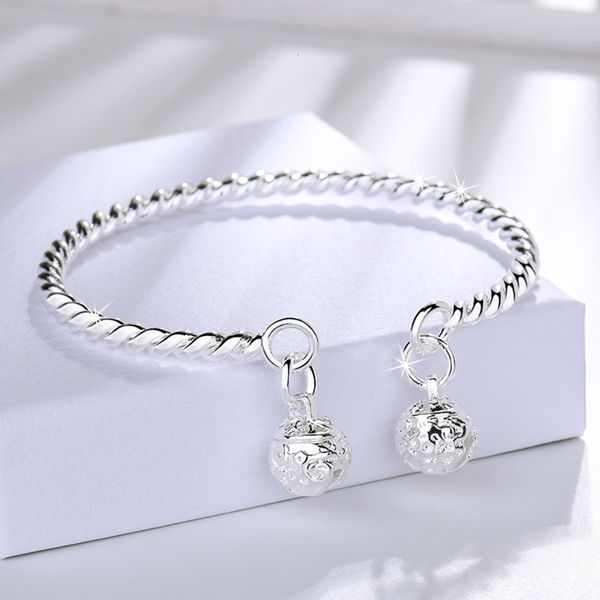tiktok, twist, hand, double, bell, bracelet, woman, step by step, valentine's day gift bracelet., Black
tiktok, twist, hand, double, bell, bracelet, woman, step by step, valentine's day gift bracelet., Black