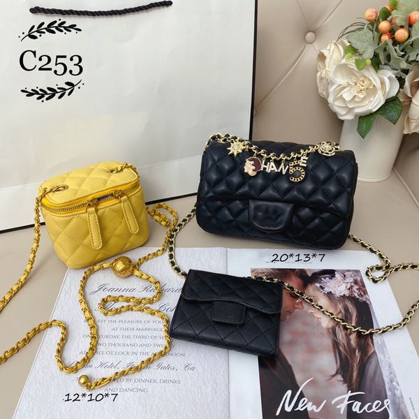 new fashion women's bag retro luxury designer leather belt decoration small one shoulder contrast zipper metal portable wallet girl sup
new fashion women's bag retro luxury designer leather belt decoration small one shoulder contrast zipper metal portable wallet girl sup