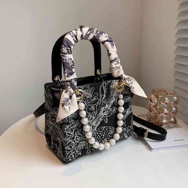 new popular women high-end 2021 princess net red pearl handbag fashion one shoulder messenger bag
new popular women high-end 2021 princess net red pearl handbag fashion one shoulder messenger bag