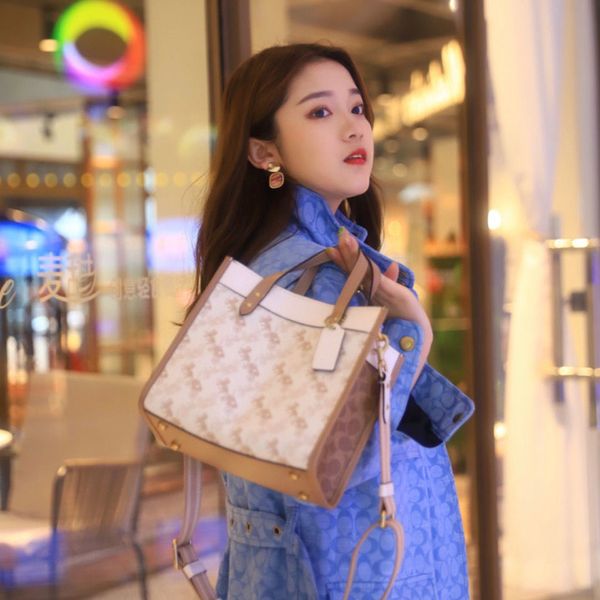practical style with gift box, versatile fashion, versatile style, age reducing size 22 20 handbag ysj
practical style with gift box, versatile fashion, versatile style, age reducing size 22 20 handbag ysj