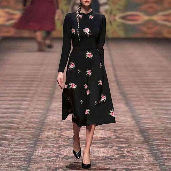 runway 2021 spring flower women embroidered lace around the neck long fashion elegant party chic dress, Black;gray
runway 2021 spring flower women embroidered lace around the neck long fashion elegant party chic dress, Black;gray