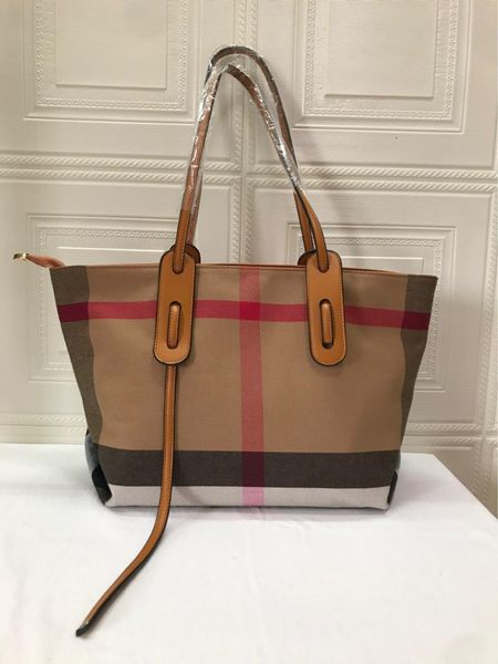 cross body 2021 one-shoulder hand-held plaid bag zipper horizontal todd european and american classic canvas for women
cross body 2021 one-shoulder hand-held plaid bag zipper horizontal todd european and american classic canvas for women