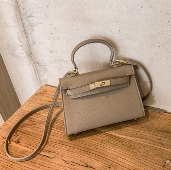 ladies quality 2022 bags classical female designers fashion luxury handbags silver hardwar shoulder bags handbag q016
ladies quality 2022 bags classical female designers fashion luxury handbags silver hardwar shoulder bags handbag q016