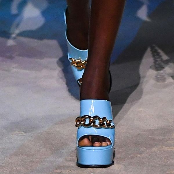 dress shoes runway platform metal chains high heel slipper bright patent leather chunky heels peep toe ankle strap party sandals summer, Black
dress shoes runway platform metal chains high heel slipper bright patent leather chunky heels peep toe ankle strap party sandals summer, Black
