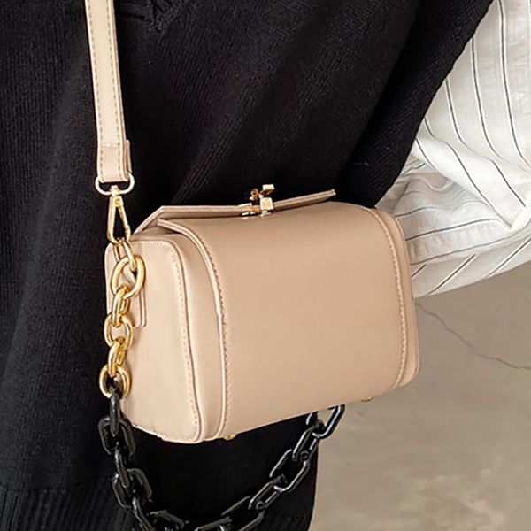 shoulder bags luxury chain handbag for women 2021 solid color leather square box totes female designer vintage purse bag
shoulder bags luxury chain handbag for women 2021 solid color leather square box totes female designer vintage purse bag