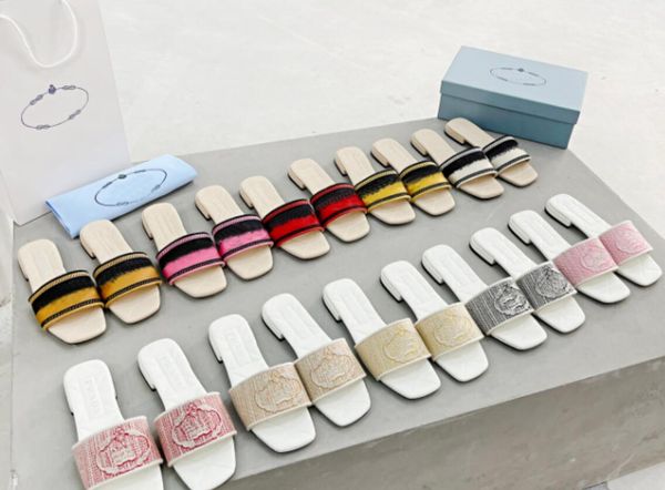 2022 embroidered fabric slides designer luxury women summer slippers quilted nappa leather insole leather sole indoor shoes flat slide with, Black
2022 embroidered fabric slides designer luxury women summer slippers quilted nappa leather insole leather sole indoor shoes flat slide with, Black