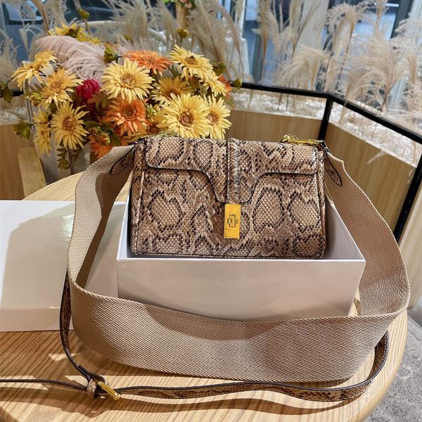 luxury designer crossbody bag wallet shoulder bags cross body genuine leather different colors fashion brand with original box size 24*15*10
luxury designer crossbody bag wallet shoulder bags cross body genuine leather different colors fashion brand with original box size 24*15*10